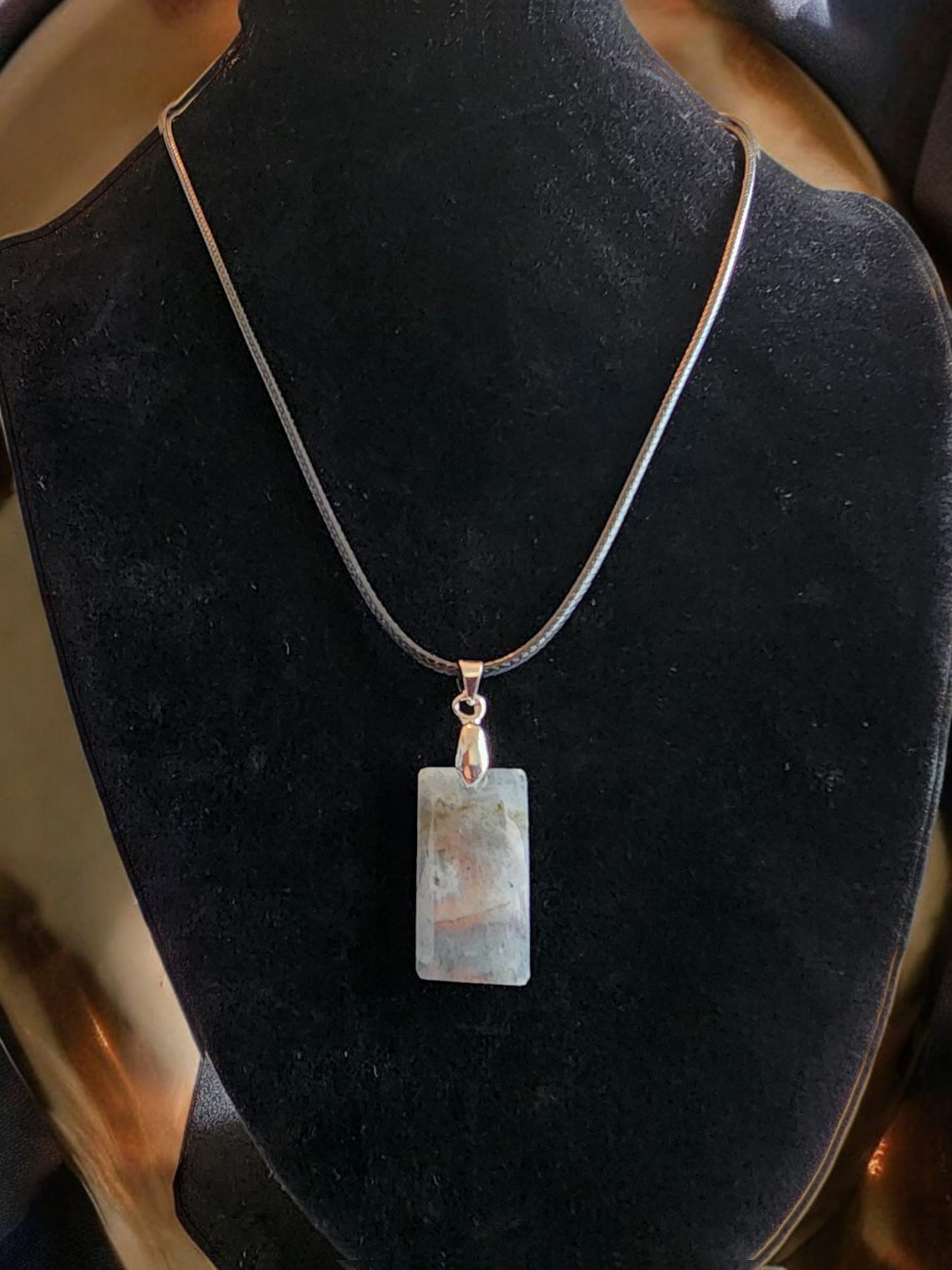 NATURAL SPECTROLITE STONE PENDANT