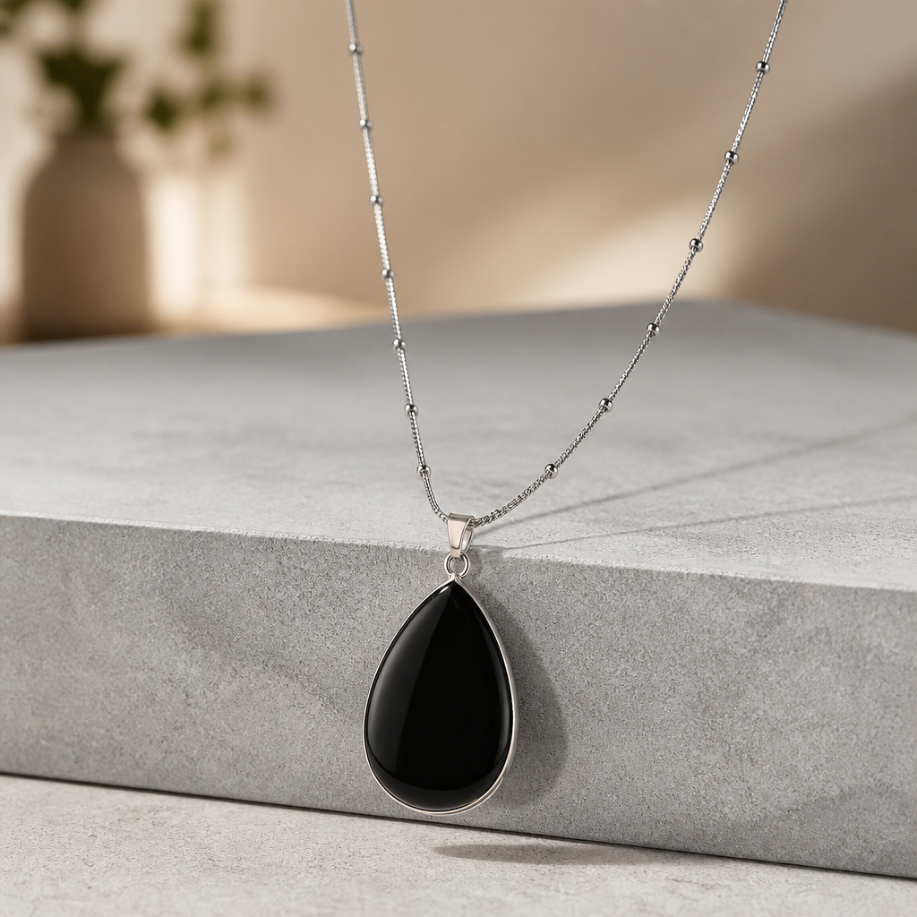 BLACK ONYX TEARDROP ON STAINLESS STEEL CHAIN