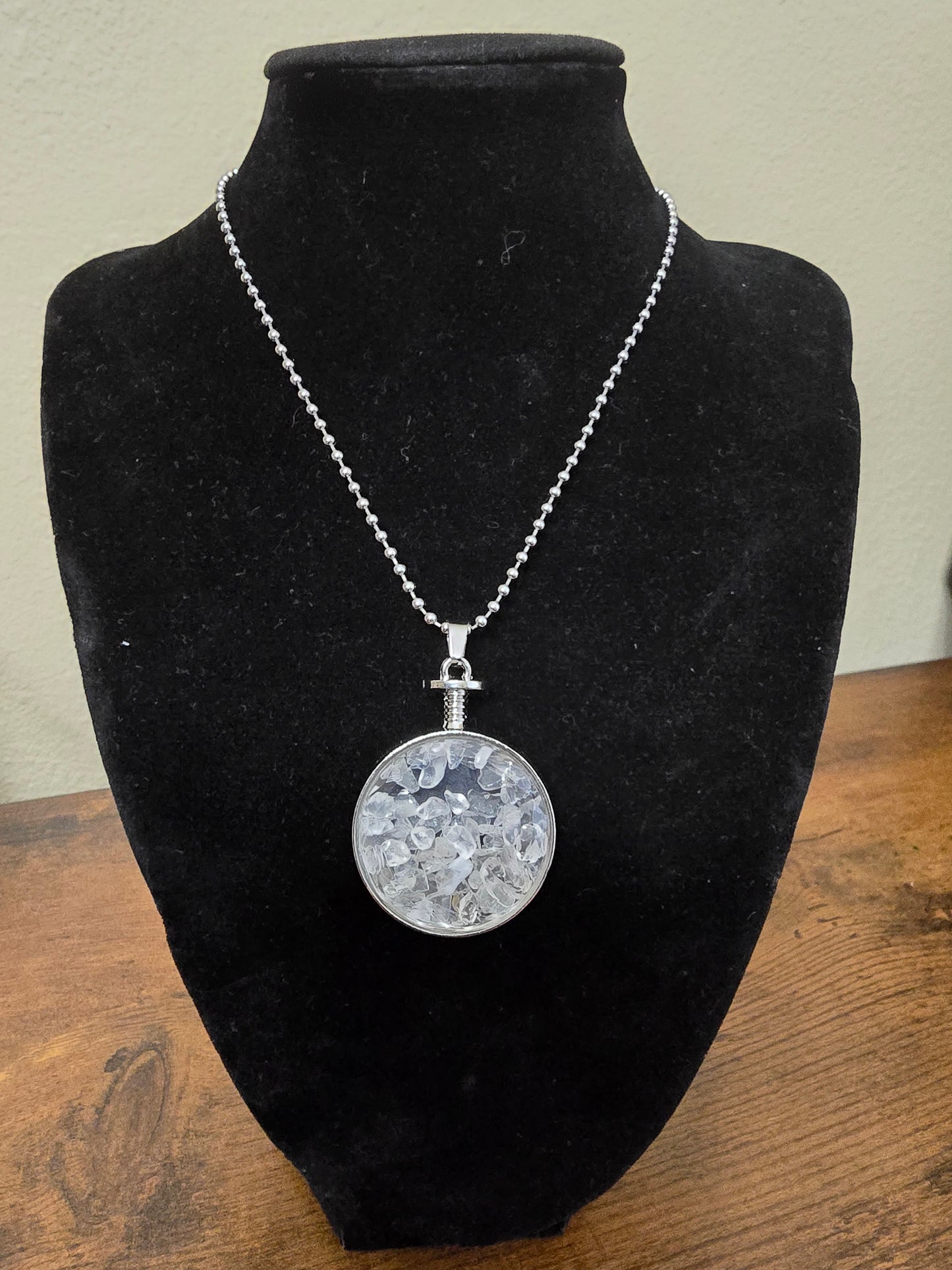 CLEAR QUARTZ CHIP PENDANT ON 2.4 MM BALL CHAIN