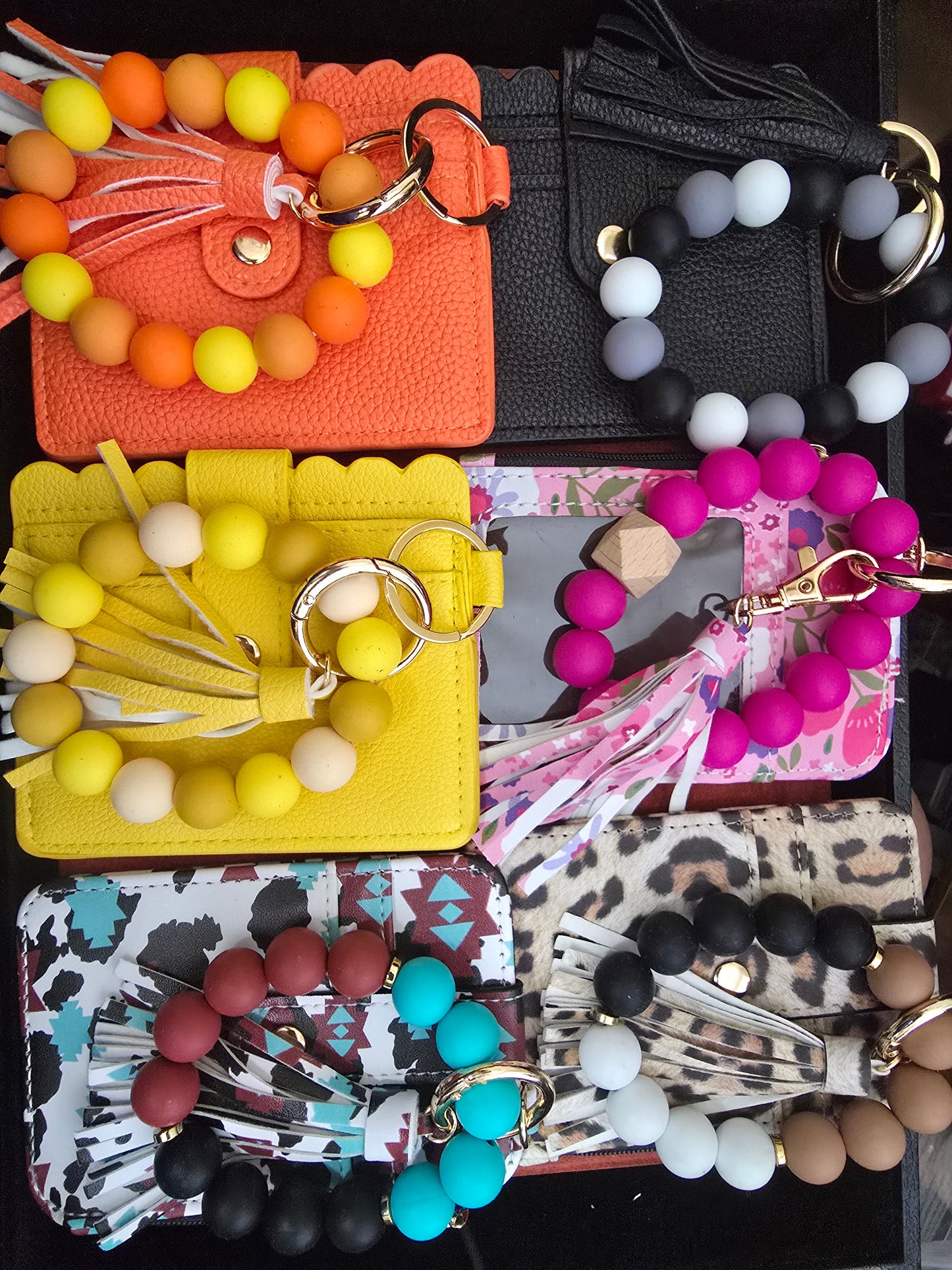 LEATHER WRISTLET WITH KEYCHAIN VARIETY OF COLORS