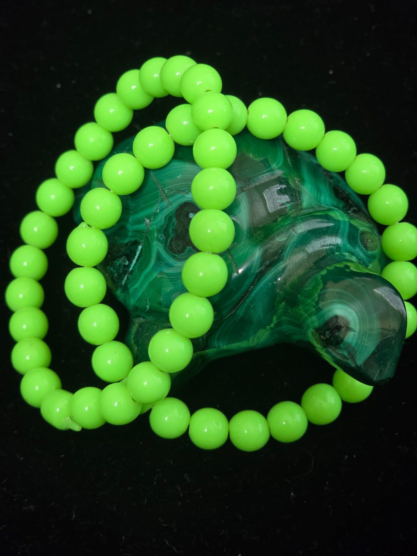 FLUORESCENT GREEN BRACELET 8MM